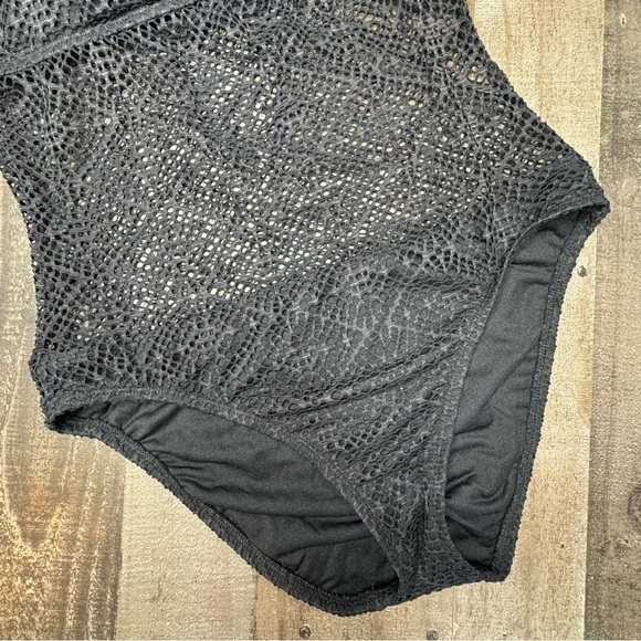 NWT Mossimo Crochet Black One Piece Swim size Medium - Picture 4 of 12